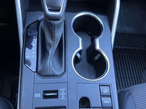 Used 2024 Toyota Highlander LE image 12