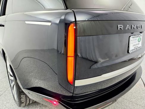 Certified 2025 Land Rover Range Rover SV AWD/4WD image 33