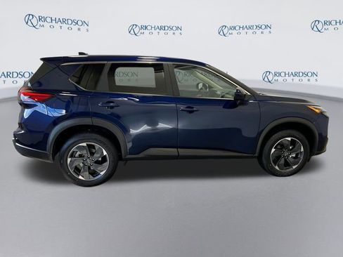 Used 2025 Nissan Rogue SV image 6