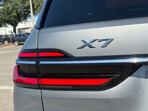 Used 2023 BMW X7 xDrive40i w/ Executive Package image 10