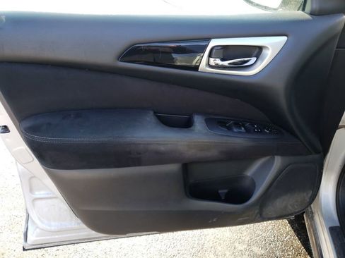 Used 2014 Nissan Pathfinder SV w/ Cargo Package image 10