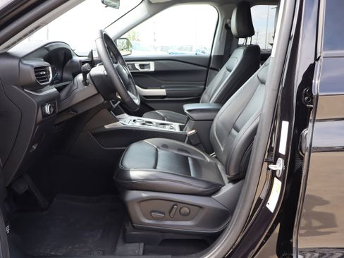 Used 2023 Ford Explorer XLT w/ Equipment Group 202A image 10