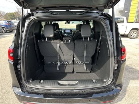New 2026 Chrysler Pacifica Limited w/ S Appearance Package AWD/4WD image 10