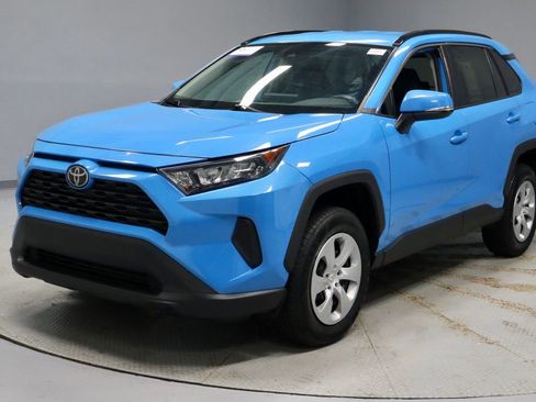 Used 2021 Toyota RAV4 LE FWD image 6