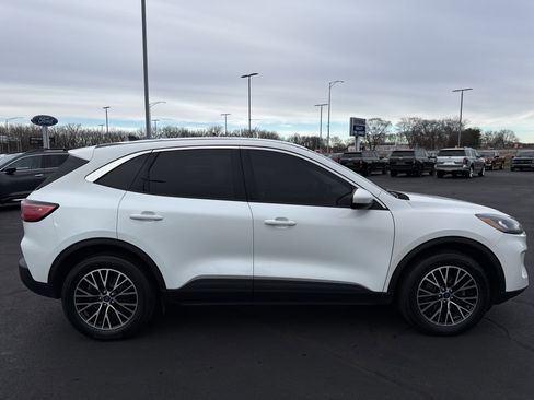 Used 2021 Ford Escape SE image 6