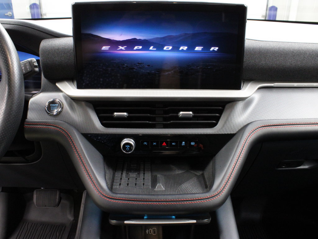 Used 2025 Ford Explorer ST AWD/4WD image 18