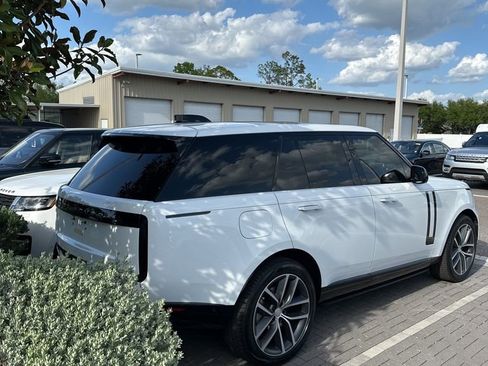 Used 2025 Land Rover Range Rover SE image 5