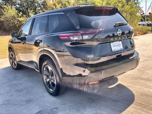 Used 2025 Nissan Rogue SV AWD/4WD image 5
