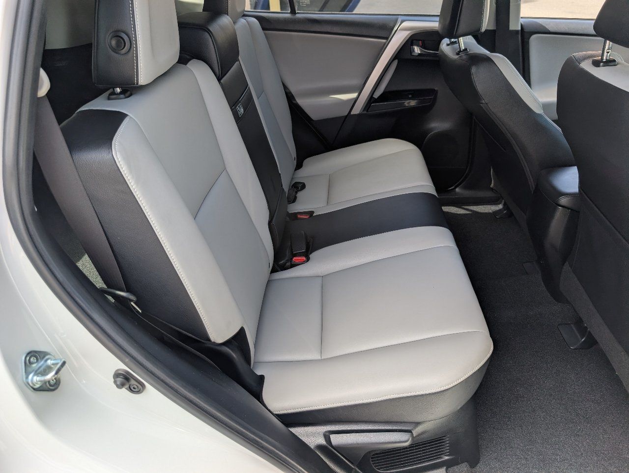 Used 2016 Toyota RAV4 Limited w/ Advanced Technology Package AWD/4WD image 5