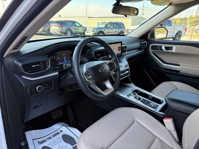 Used 2023 Ford Explorer XLT w/ Equipment Group 202A AWD/4WD image 3