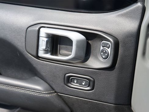 Used 2019 Jeep Wrangler Unlimited Rubicon AWD/4WD image 29