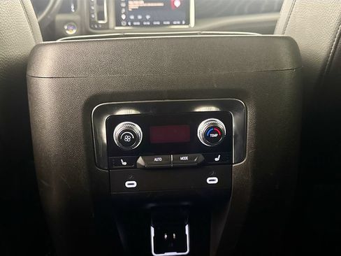 Used 2023 GMC Yukon Denali RWD image 25