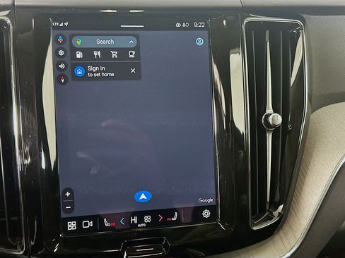 Used 2025 Volvo XC60 B5 Plus image 22