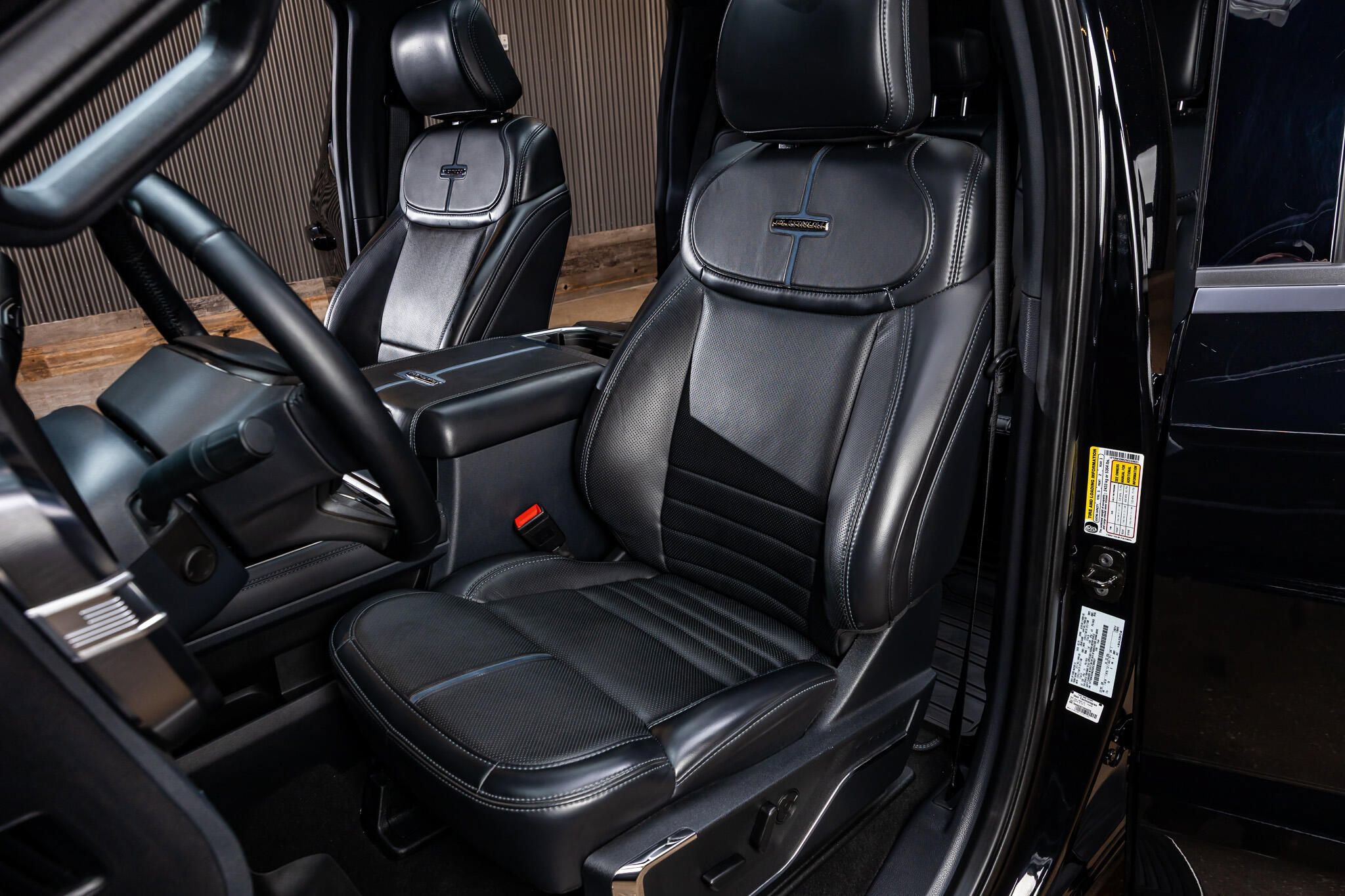 Used 2025 Ford F350 Platinum w/ FX4 Off-Road Package AWD/4WD image 25