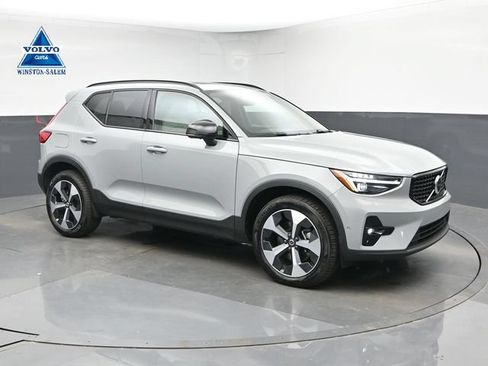 Used 2026 Volvo XC40 B5 Plus AWD/4WD image 1