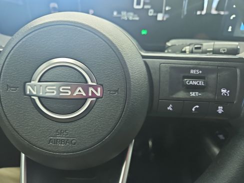 Used 2025 Nissan Kicks SV image 15