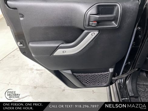 Used 2017 Jeep Wrangler Unlimited Rubicon image 33