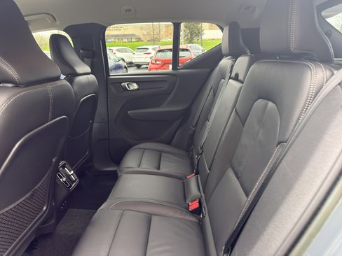 Used 2023 Volvo XC40 B5 Core w/ Convenience Package image 10