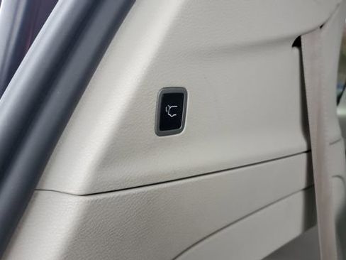 Certified 2024 Chrysler Pacifica Touring-L image 29