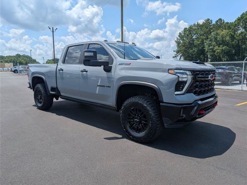 Used 2024 Chevrolet Silverado 2500 ZR2 w/ Technology Package AWD/4WD image 7