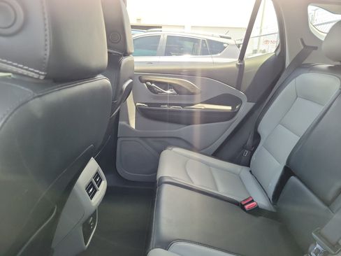 Used 2023 GMC Terrain SLT w/ Infotainment Package II FWD image 8
