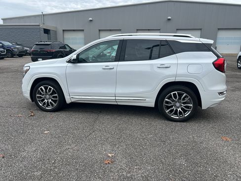Used 2022 GMC Terrain Denali w/ Denali Premium Package image 6