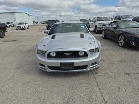 Used 2013 Ford Mustang GT image 2