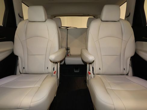 Used 2023 Buick Enclave Essence w/ Experience Buick Package FWD image 31