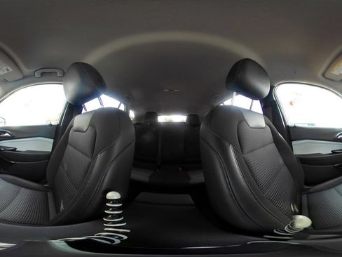Used 2025 Chevrolet Trax LT FWD image 41