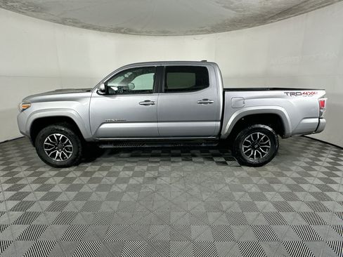 Used 2020 Toyota Tacoma TRD Sport AWD/4WD image 6