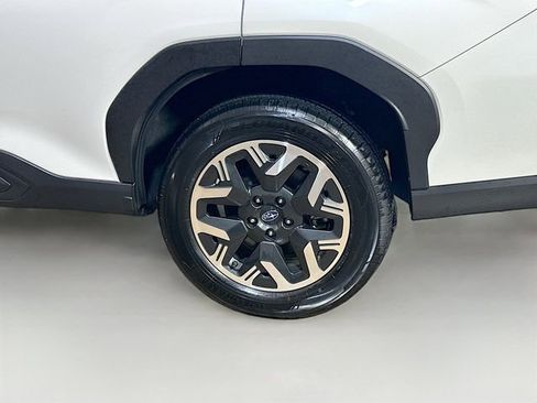 Used 2025 Subaru Forester Premium AWD/4WD image 6