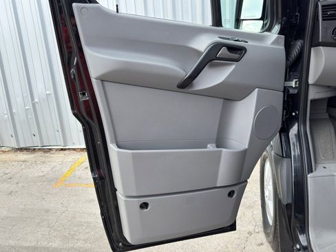 Used 2018 Mercedes-Benz Sprinter 2500 image 32