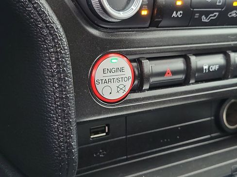 Used 2016 Ford Mustang Coupe image 10