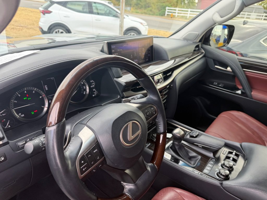 Used 2020 Lexus LX 570 4WD w/ Luxury Package image 11