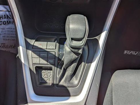 Used 2019 Toyota RAV4 LE w/ Carpet Mat Package image 11