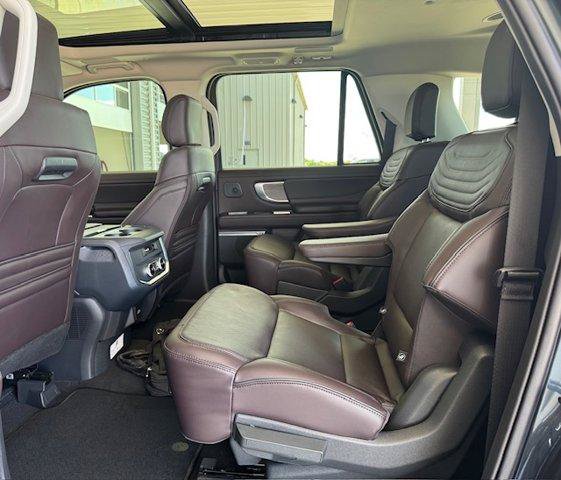 New 2025 Ford Expedition Max Platinum w/ Platinum Ultimate Package AWD/4WD image 6