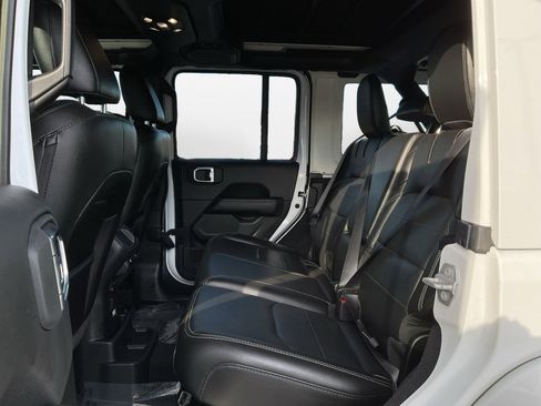 Used 2022 Jeep Wrangler Unlimited Sahara w/ Cold Weather Group image 13