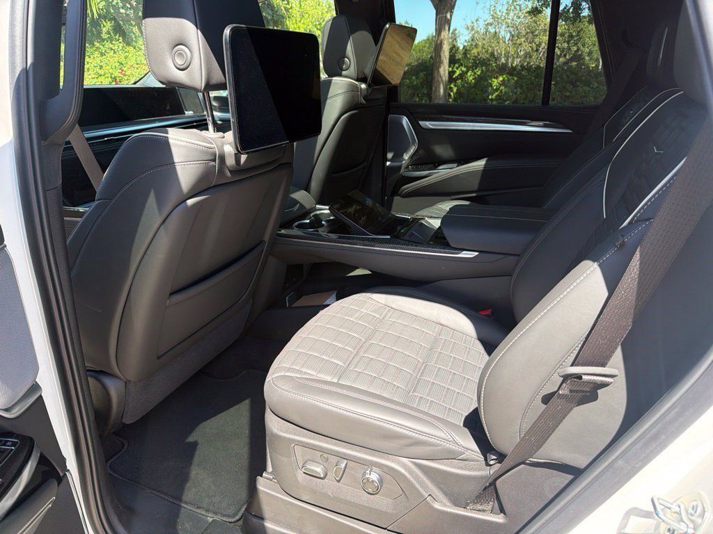 Certified 2025 Cadillac Escalade V AWD/4WD image 9