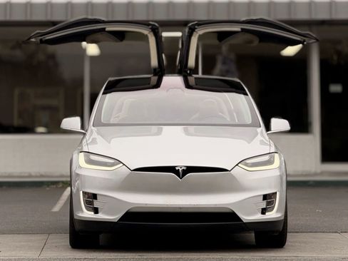 Used 2017 Tesla Model X 100D image 3