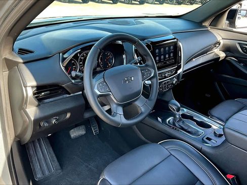 Used 2023 Chevrolet Traverse Premier w/ Redline Edition image 17