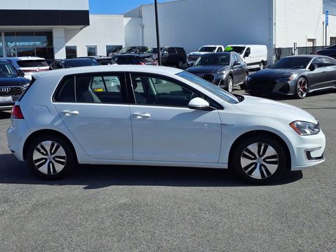 Used 2016 Volkswagen e-Golf SE w/ DC Fast Charging Package image 26