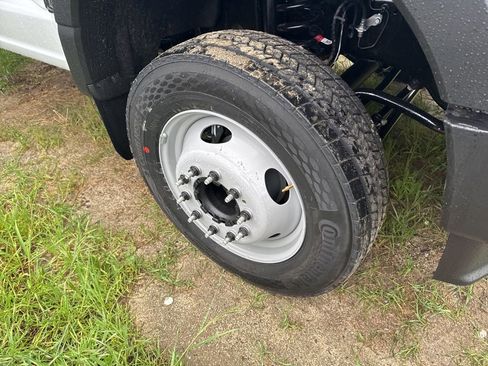 New 2026 Ford F450 XL w/ XL Chrome Package image 3