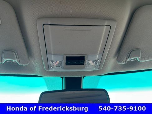 Used 2017 Ford Explorer Platinum image 25