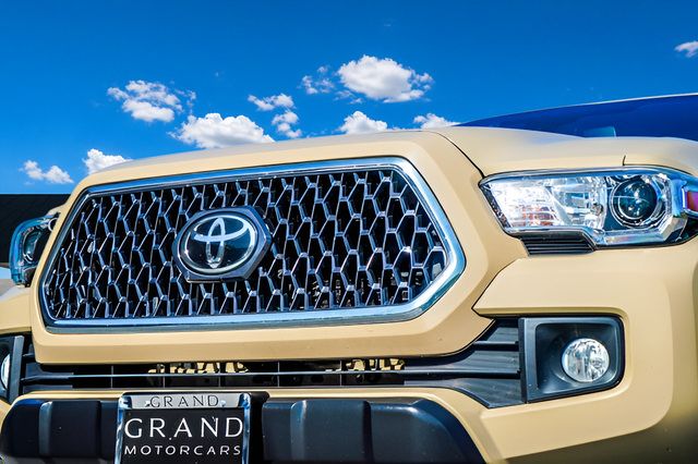 Used 2019 Toyota Tacoma TRD Off-Road w/ Technology Package AWD/4WD image 29