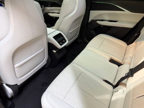 Certified 2024 Cadillac Lyriq Luxury AWD/4WD image 13