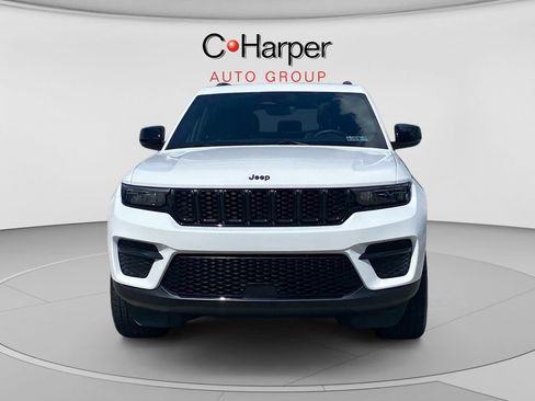 Used 2023 Jeep Grand Cherokee Altitude AWD/4WD image 8