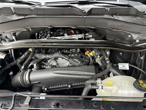 Used 2025 Ford Explorer ST-Line w/ ST-Line Street Pack image 9