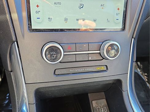 Used 2022 Ford Edge Titanium image 27