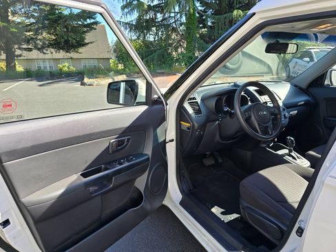 Used 2013 Kia Soul FWD image 7