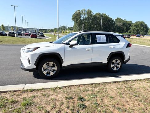 Used 2022 Toyota RAV4 XLE FWD image 4